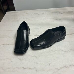 Adams Black Leather Loafers Sleek Minimalist Design